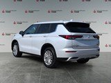 WHITE 2022 Mitsubishi Outlander SE
