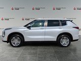 WHITE 2022 Mitsubishi Outlander SE