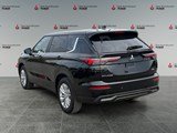 LABRADOR BLACK 2025 Mitsubishi Outlander ES