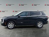 LABRADOR BLACK 2025 Mitsubishi Outlander ES