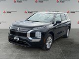 LABRADOR BLACK 2025 Mitsubishi Outlander ES