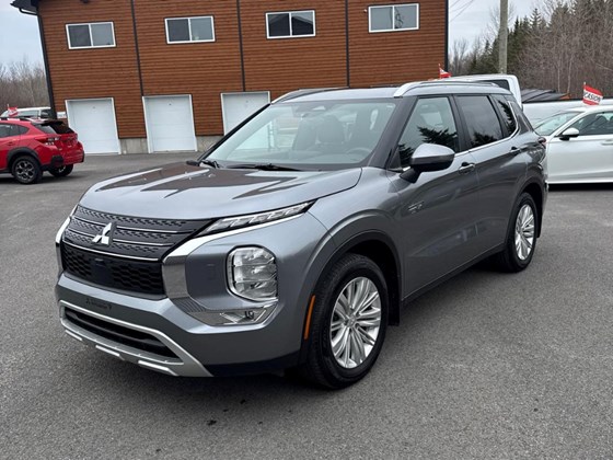 2024 Mitsubishi Outlander Plug-In Hybrid LE