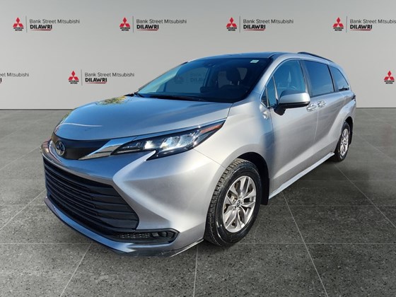 2022 Toyota Sienna LE 8-Passenger