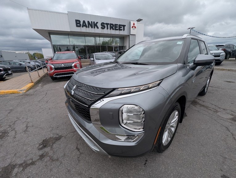 2024 Outlander Plug-In Hybrid 141635 Ottawa