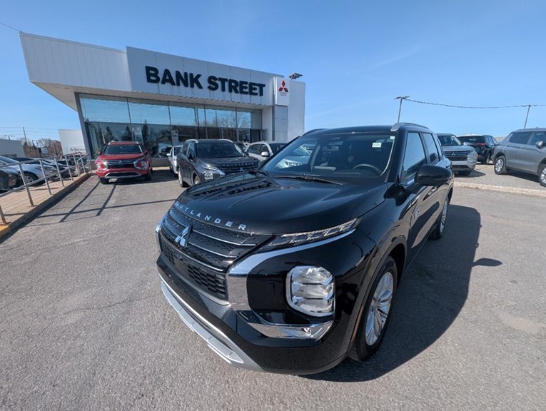 2024 Outlander Plug-In Hybrid 141636 Ottawa
