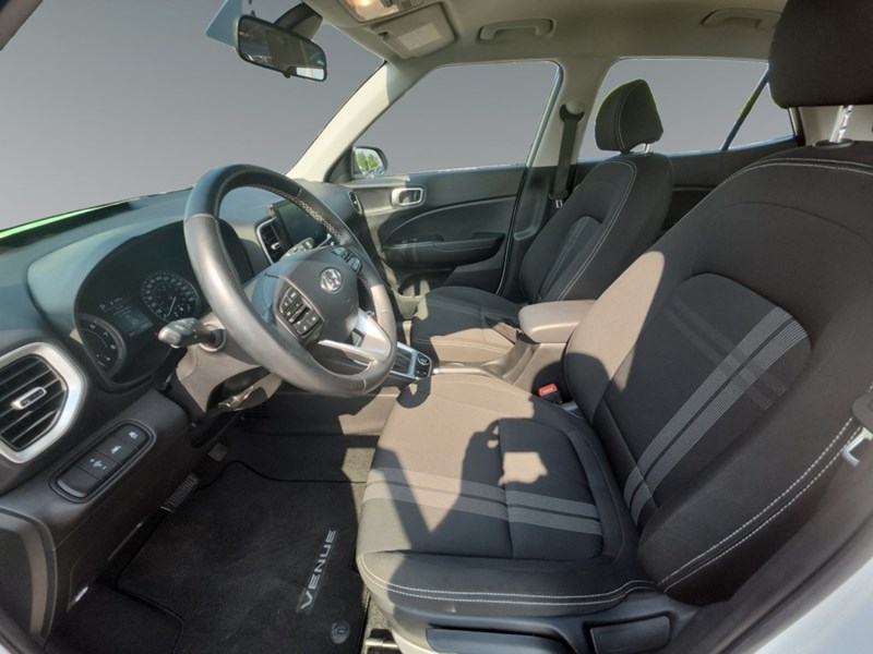2022 Hyundai Venue Preferred IVT w/Two-Tone