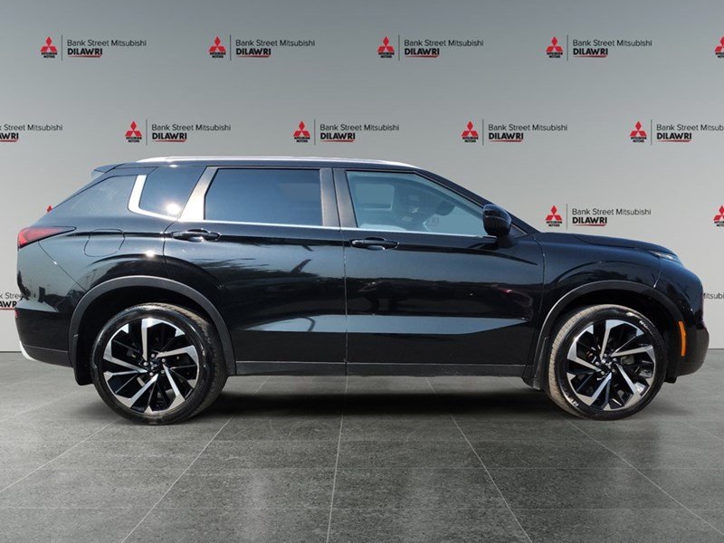 2022 Mitsubishi Outlander LE Premium S-AWC