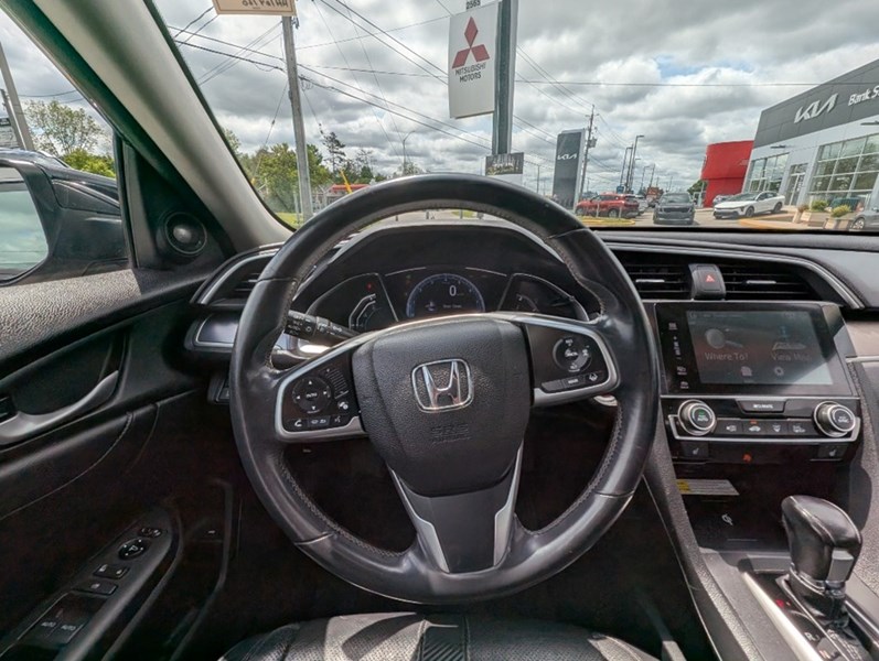 2017 Honda Civic 4dr CVT Touring