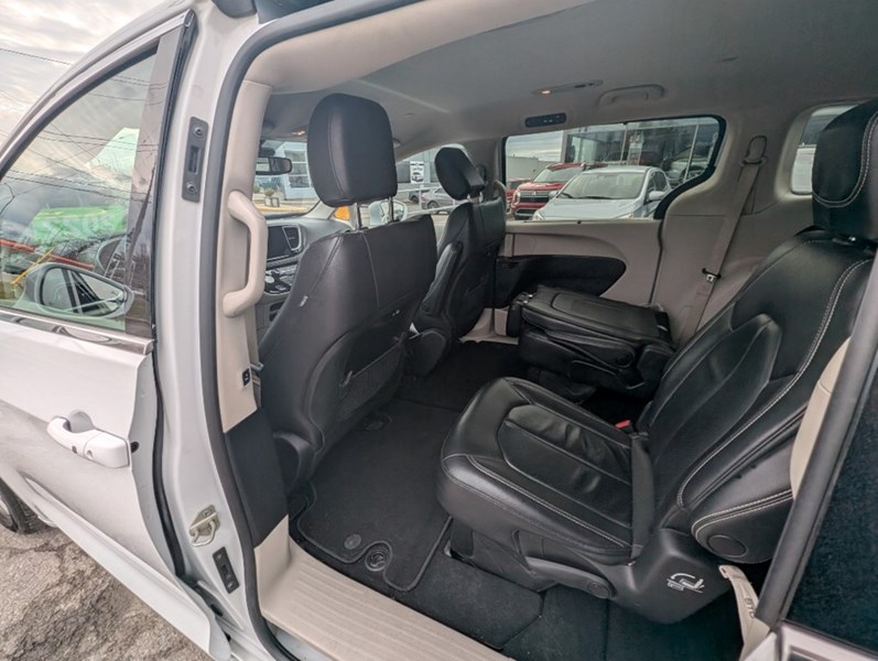 2022 Chrysler Pacifica Touring L AWD