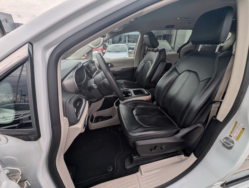 2022 Chrysler Pacifica Touring L AWD