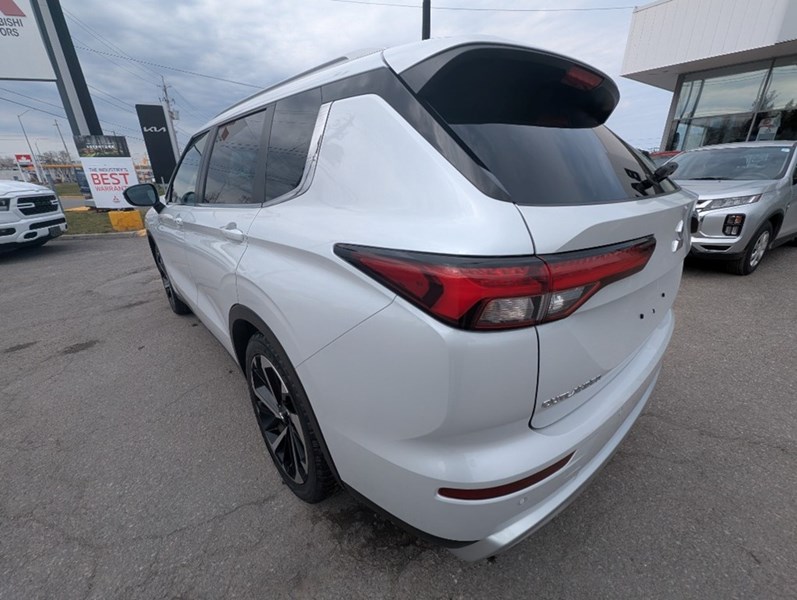 2022 Mitsubishi Outlander LE Premium S-AWC