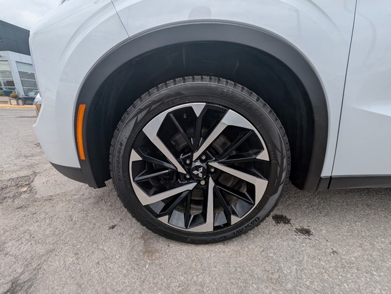 2022 Mitsubishi Outlander LE Premium S-AWC