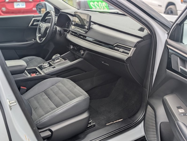 2022 Mitsubishi Outlander LE Premium S-AWC