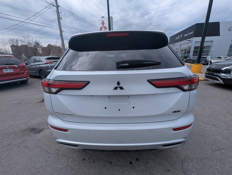 2022 Mitsubishi Outlander LE Premium S-AWC