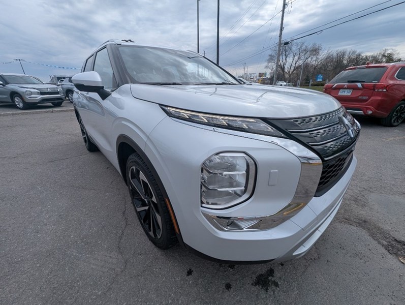 2022 Mitsubishi Outlander LE Premium S-AWC