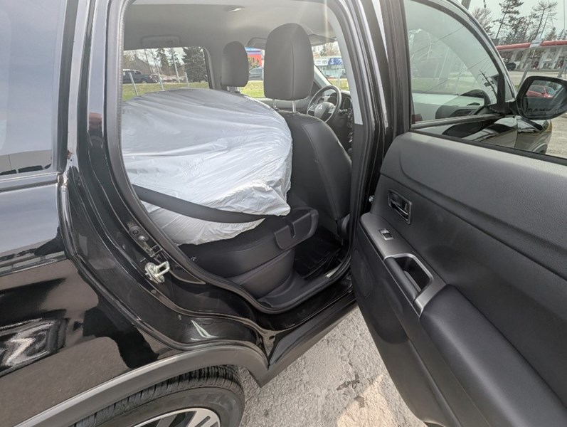 2023 Mitsubishi RVR SEL AWC