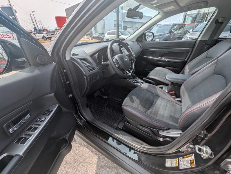 2023 Mitsubishi RVR SEL AWC