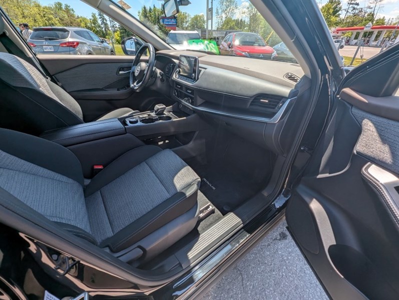2023 Nissan Rogue AWD SV Moonroof
