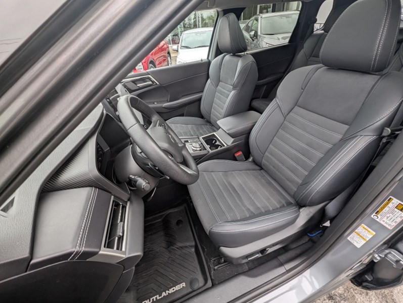 2024 Mitsubishi Outlander Plug-In Hybrid LE S-AWC