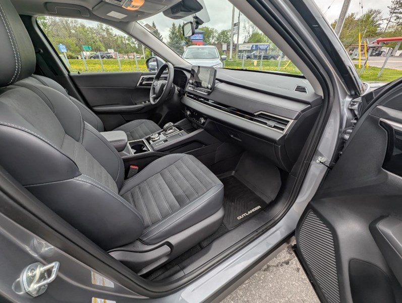 2024 Mitsubishi Outlander Plug-In Hybrid LE S-AWC