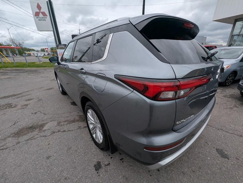 2024 Mitsubishi Outlander Plug-In Hybrid LE S-AWC