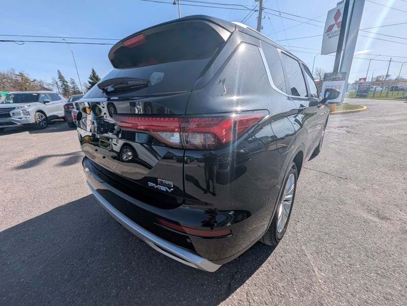 2024 Mitsubishi Outlander Plug-In Hybrid LE S-AWC