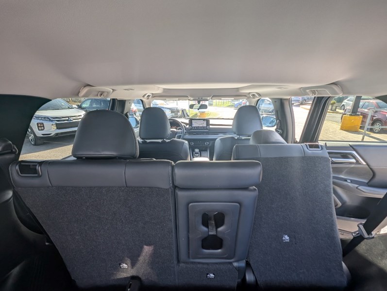 2024 Mitsubishi Outlander Plug-In Hybrid LE S-AWC