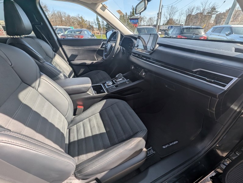 2024 Mitsubishi Outlander Plug-In Hybrid LE S-AWC