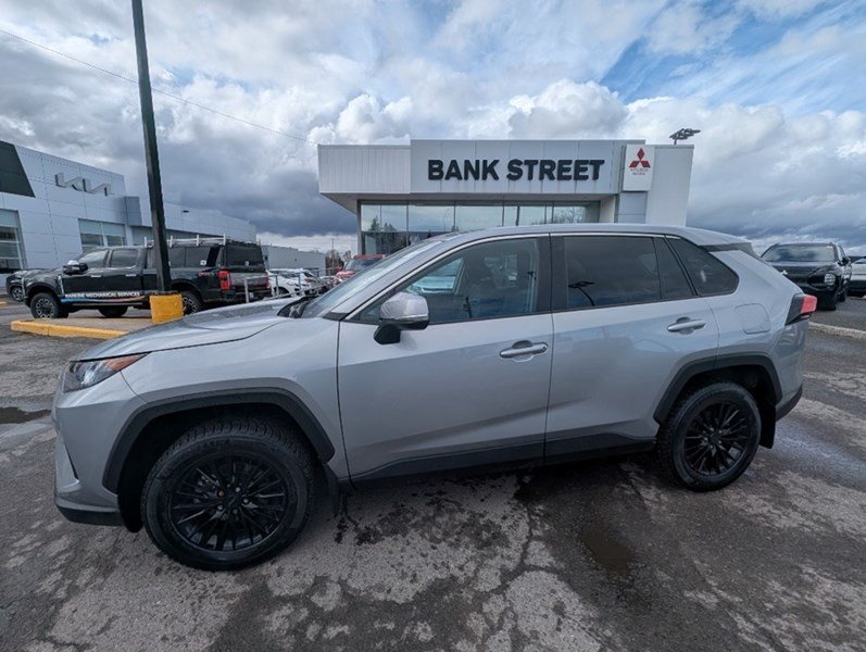 2023 Toyota RAV4 LE AWD/2 Sets of tires on rims! includes black sport alloys