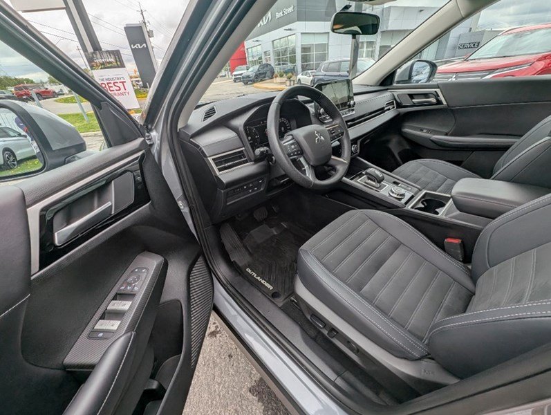 2024 Mitsubishi Outlander Plug-In Hybrid LE S-AWC