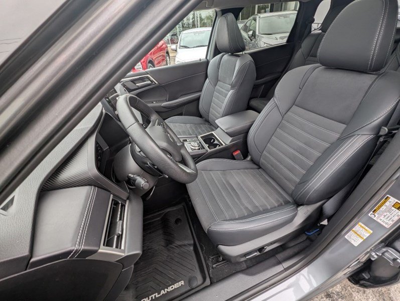 2024 Mitsubishi Outlander Plug-In Hybrid LE S-AWC