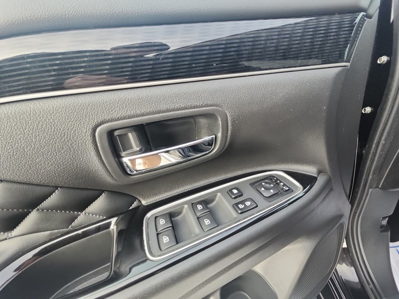 2022 Mitsubishi Outlander Plug-In Hybrid Black Edition S-AWC