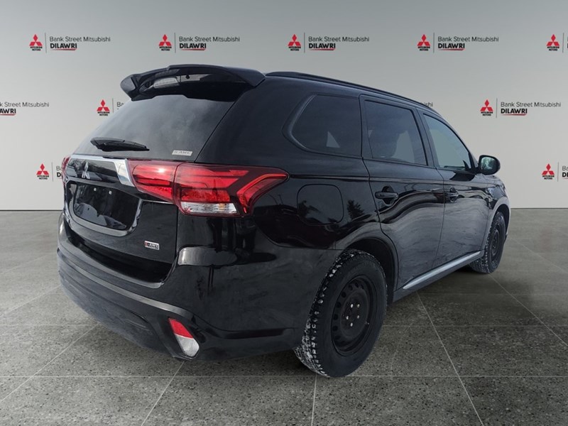 2022 Mitsubishi Outlander Plug-In Hybrid Black Edition S-AWC