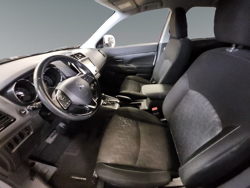 2021 Mitsubishi RVR SE FWD