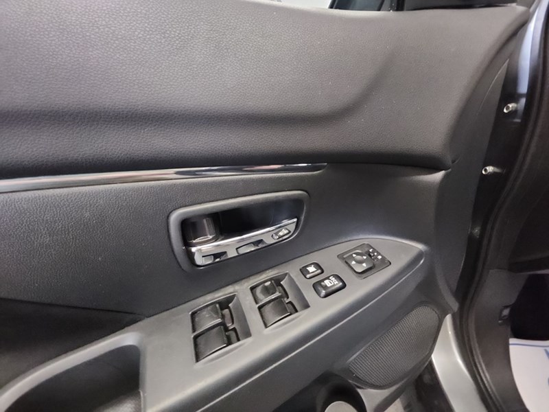 2021 Mitsubishi RVR SE FWD