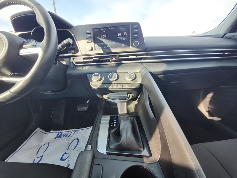 2022 Hyundai Elantra Preferred IVT