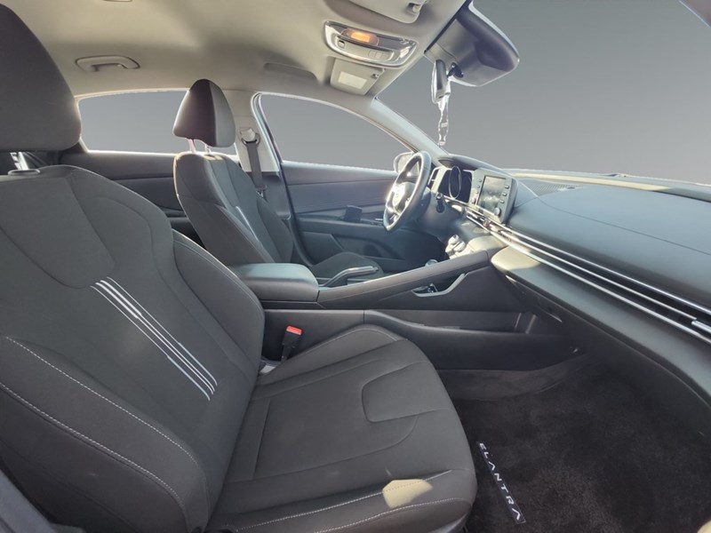 2022 Hyundai Elantra Preferred IVT