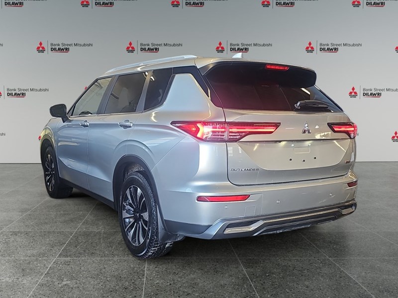 2025 Mitsubishi Outlander LE S-AWC