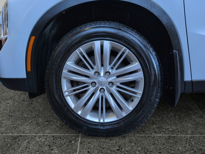2023 Mitsubishi Outlander ES S-AWC