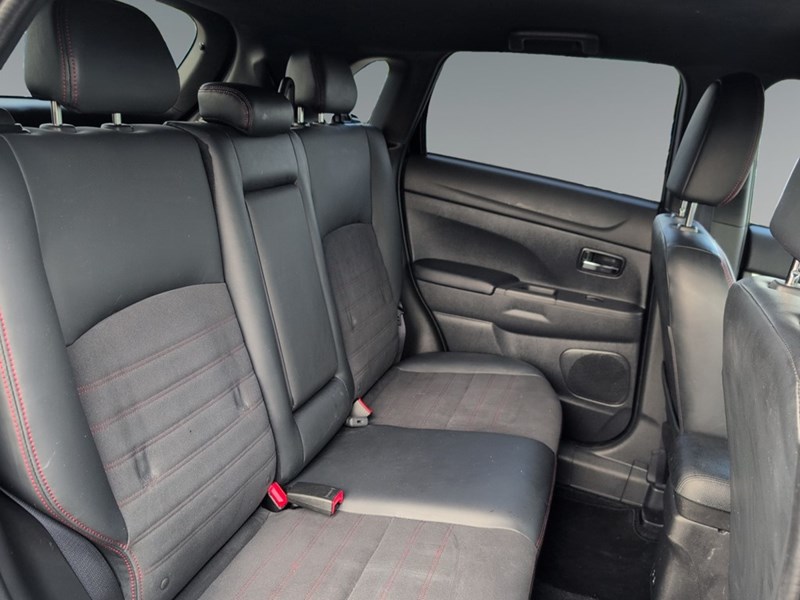 2022 Mitsubishi RVR LE AWC