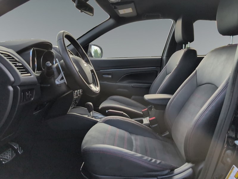 2022 Mitsubishi RVR LE AWC