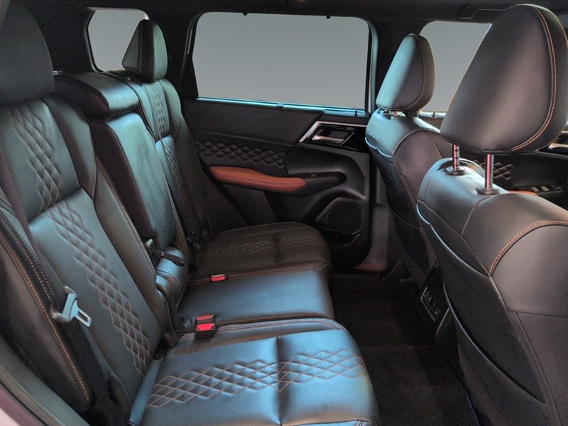 WHITE DIAMOND 2023 Mitsubishi Outlander Plug-In Hybrid GT S-AWC