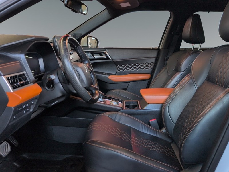WHITE DIAMOND 2023 Mitsubishi Outlander Plug-In Hybrid GT S-AWC