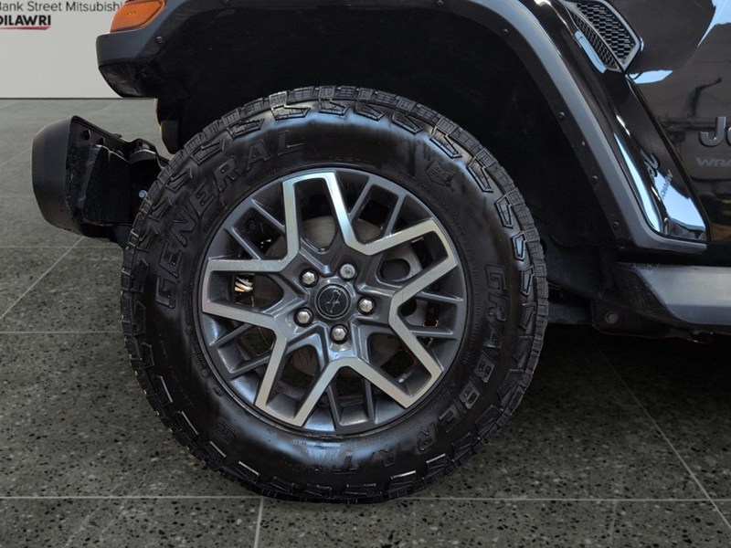 BLACK 2025 Jeep Wrangler Sahara 4 Door 4x4/LOADED with one touch SKYTOP!