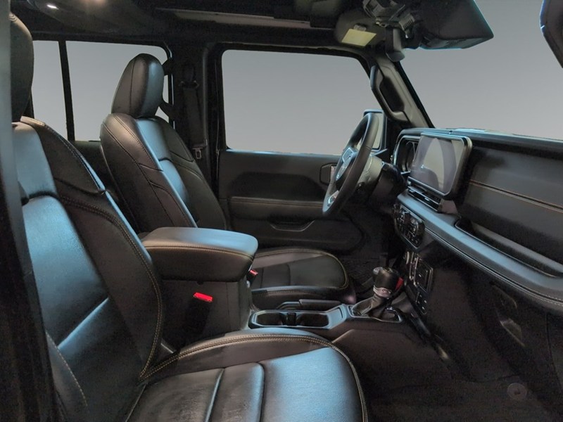 BLACK 2025 Jeep Wrangler Sahara 4 Door 4x4/LOADED with one touch SKYTOP!