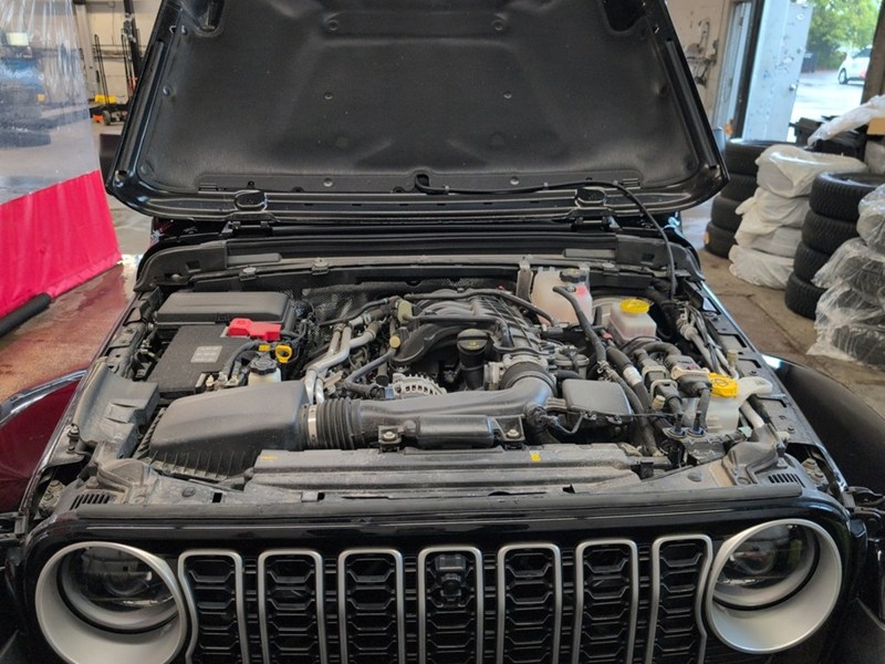 BLACK 2025 Jeep Wrangler Sahara 4 Door 4x4/LOADED with one touch SKYTOP!