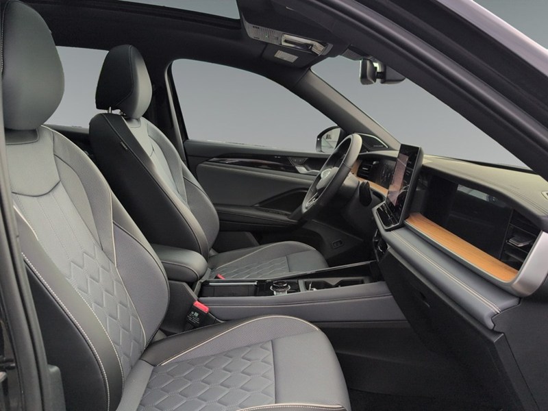DEEP BLACK PEAR 2025 Volkswagen Tiguan Highline R-Line 4MOTION