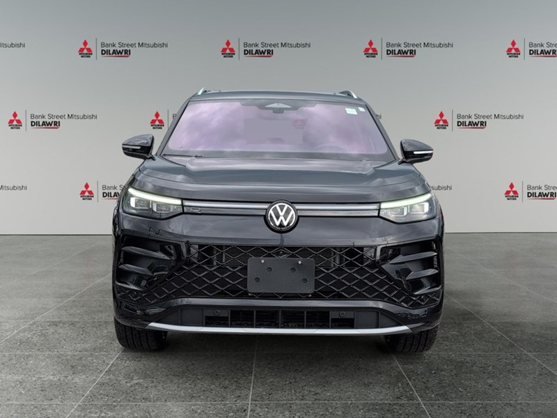 DEEP BLACK PEAR 2025 Volkswagen Tiguan Highline R-Line 4MOTION
