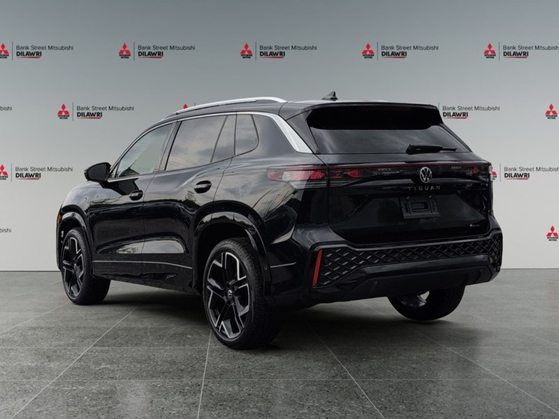 DEEP BLACK PEAR 2025 Volkswagen Tiguan Highline R-Line 4MOTION
