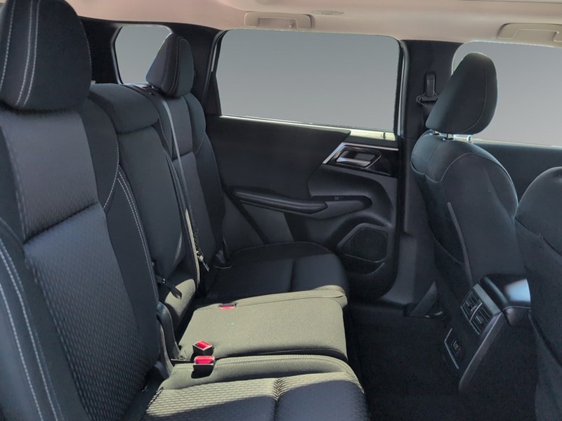 WHITE 2022 Mitsubishi Outlander SE S-AWC